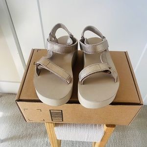 Teva flatform sandal - never worn  - champagne